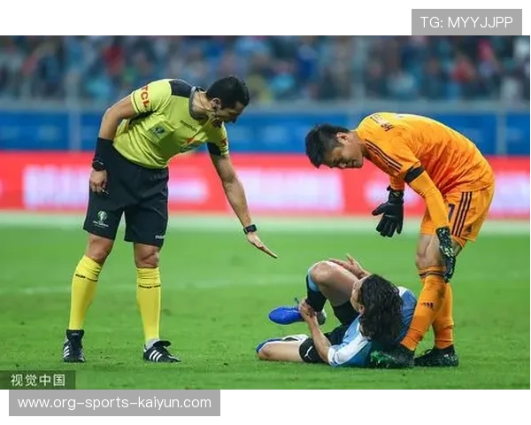 争议判罚总结：这一夜裁判让球迷怒火中烧，篮球裁判争球在哪里发球